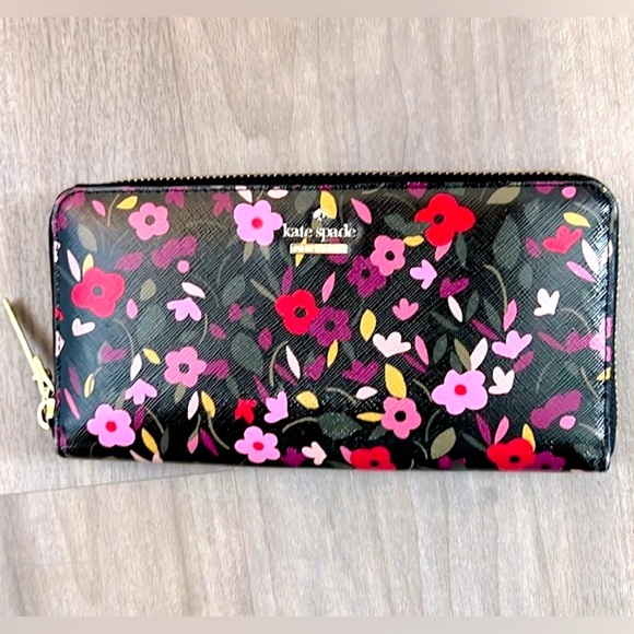kate spade Handbags - Kate Spade ♠️ Floral Wallet!
